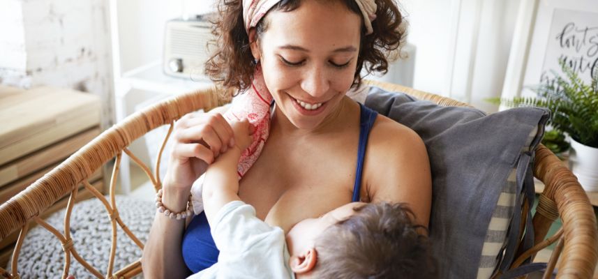 Breastfeeding & Fertility Mom breastfeeding baby